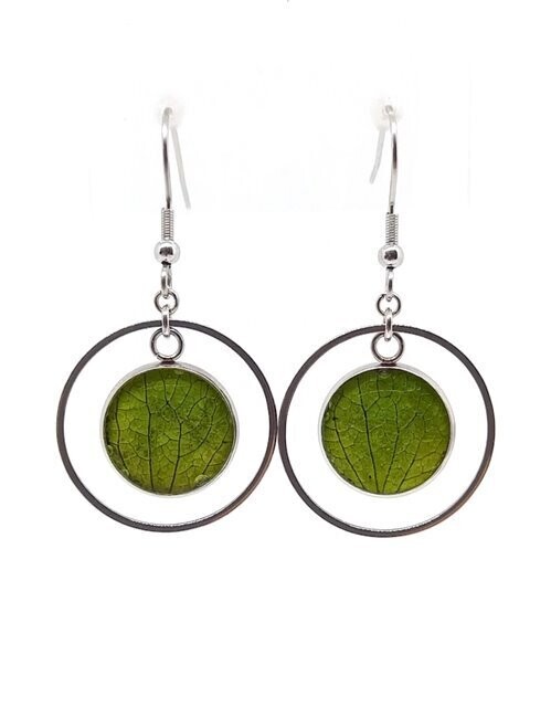 ​Boucles d'oreilles pendantes, pétales d'Hortensia vert, anneau.