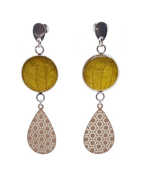 ​Clous d'oreilles, pétales d'Hortensia jaune, goutte beige