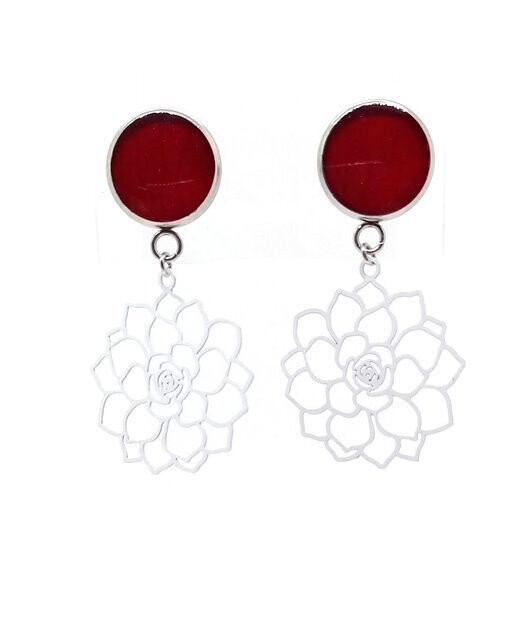 ​Clous d'oreilles, pétales de Rose rouge, fleur filigrane blanc