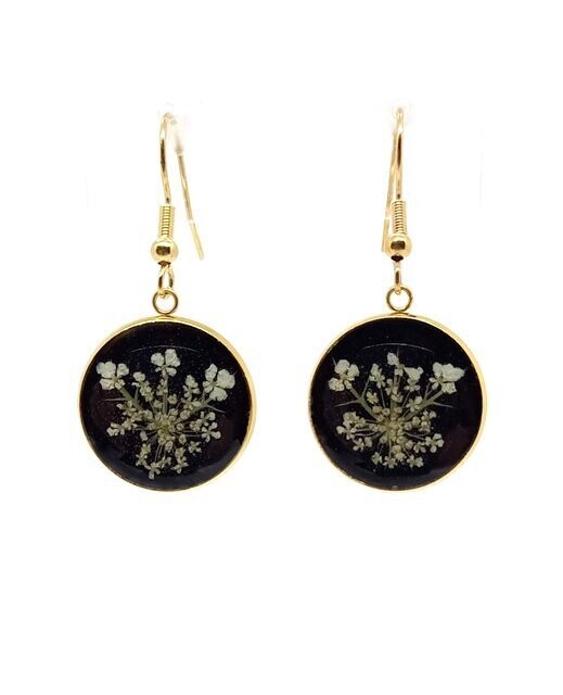 Boucles d'oreilles fleurs de Carotte, fond noir