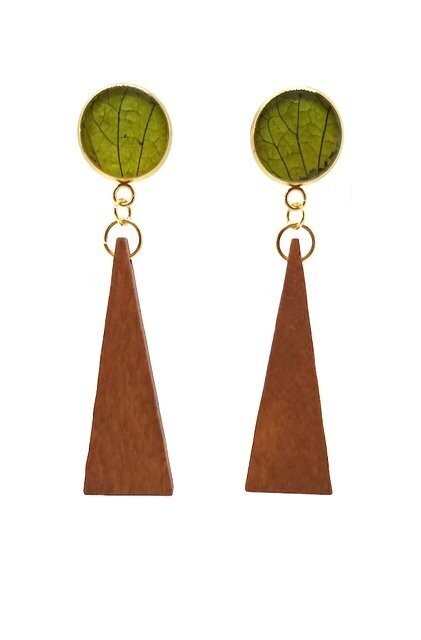 Boucles d'oreilles, pétales d'Hortensia vert, perles de bois