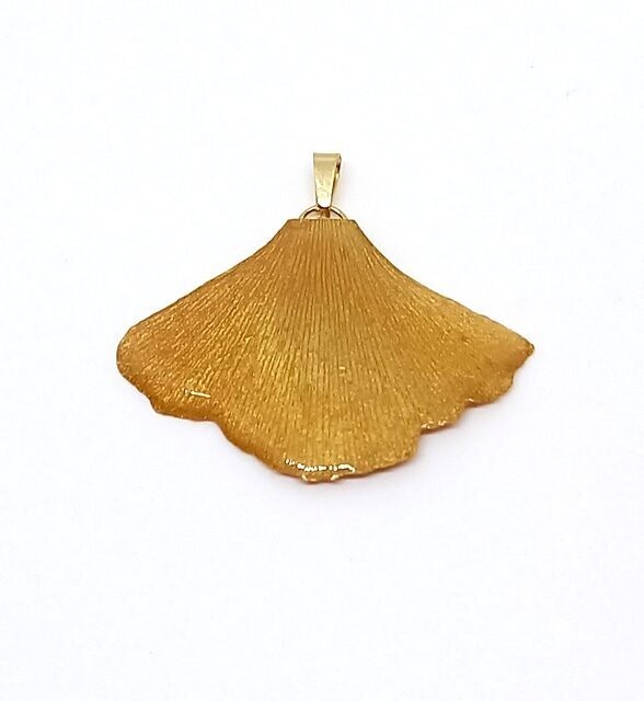 Pendentif doré, feuille de Ginkgo dorée