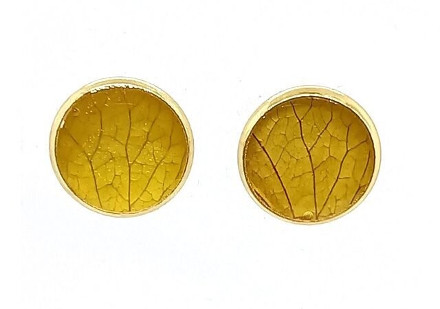 Boucles d'oreilles puces, pétales d'Hortensia jaune