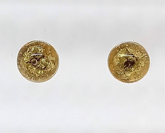 Boucles d'oreilles puces translucides, boutons de Gypsophile doré