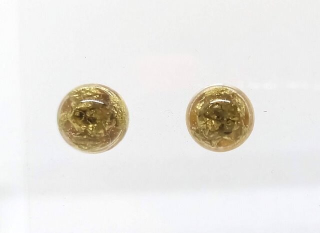 Boucles d'oreilles puces translucides, boutons de Gypsophile doré