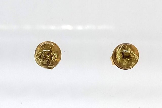 Boucles d'oreilles puces translucides, boutons de Gypsophile doré