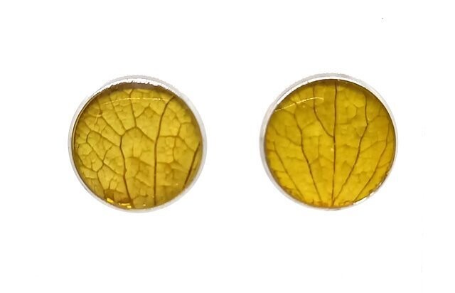 Boucles d'oreilles puces, pétales d'Hortensia jaune