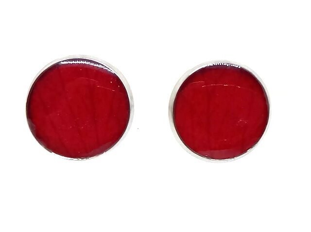 Puce d'oreilles, pétales de Rose rouge