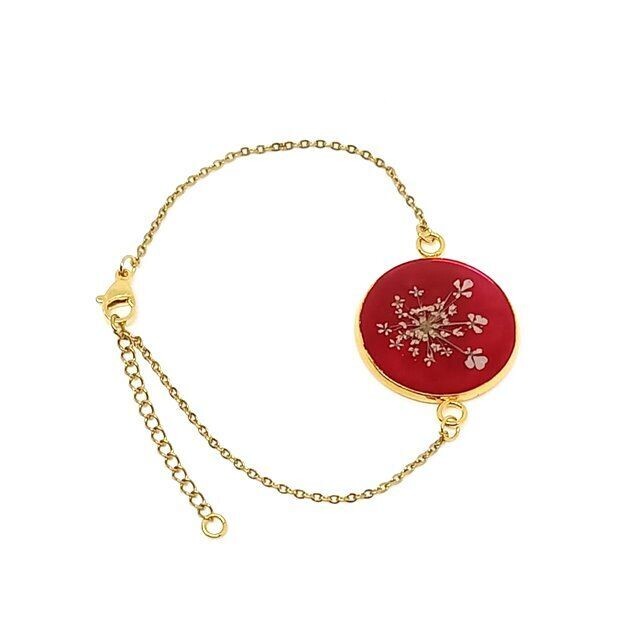 Bracelet doré fleur de Carotte, fond rouge cerise. D25mm