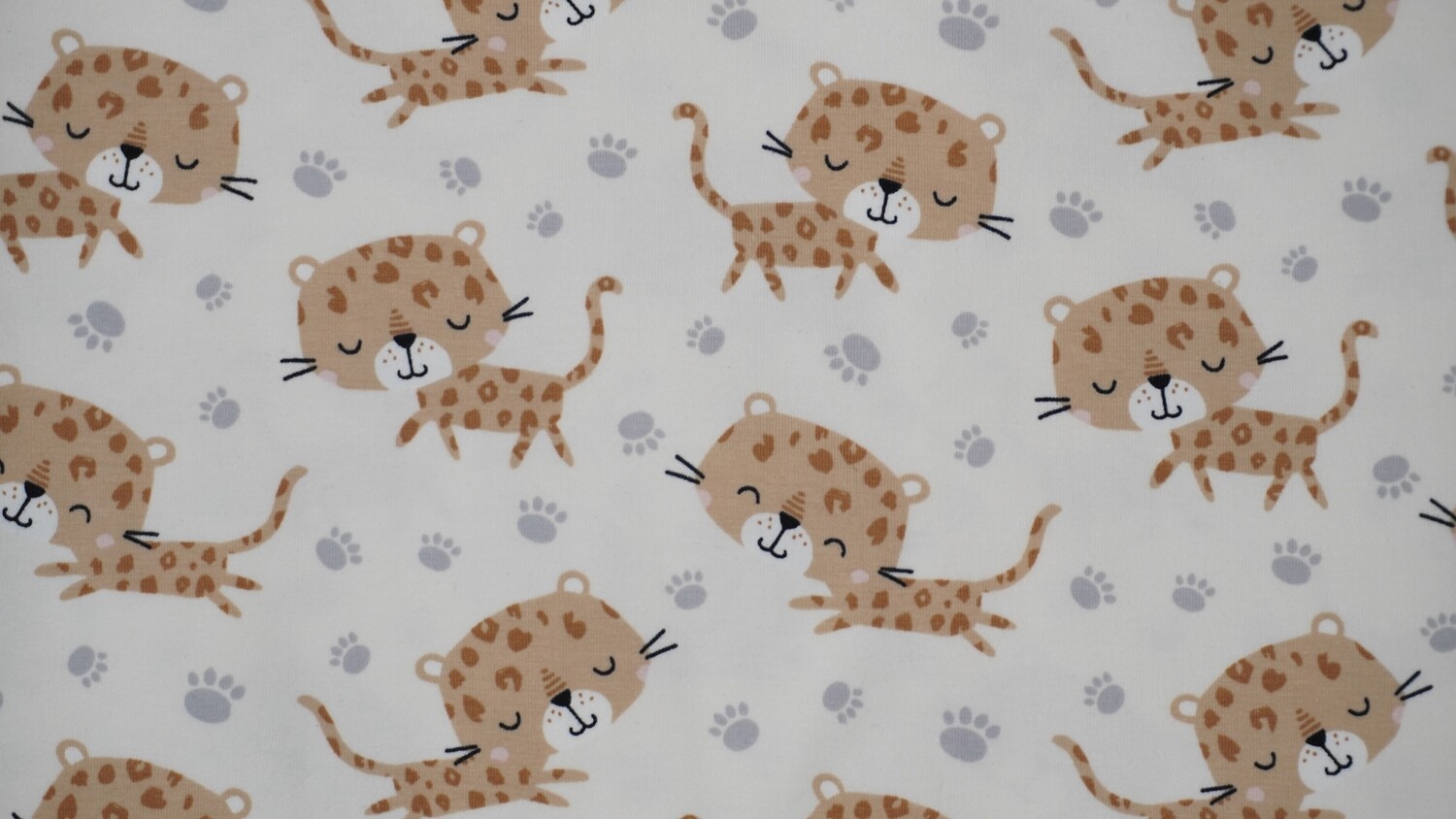 J 15 Leopard weiss (bio)