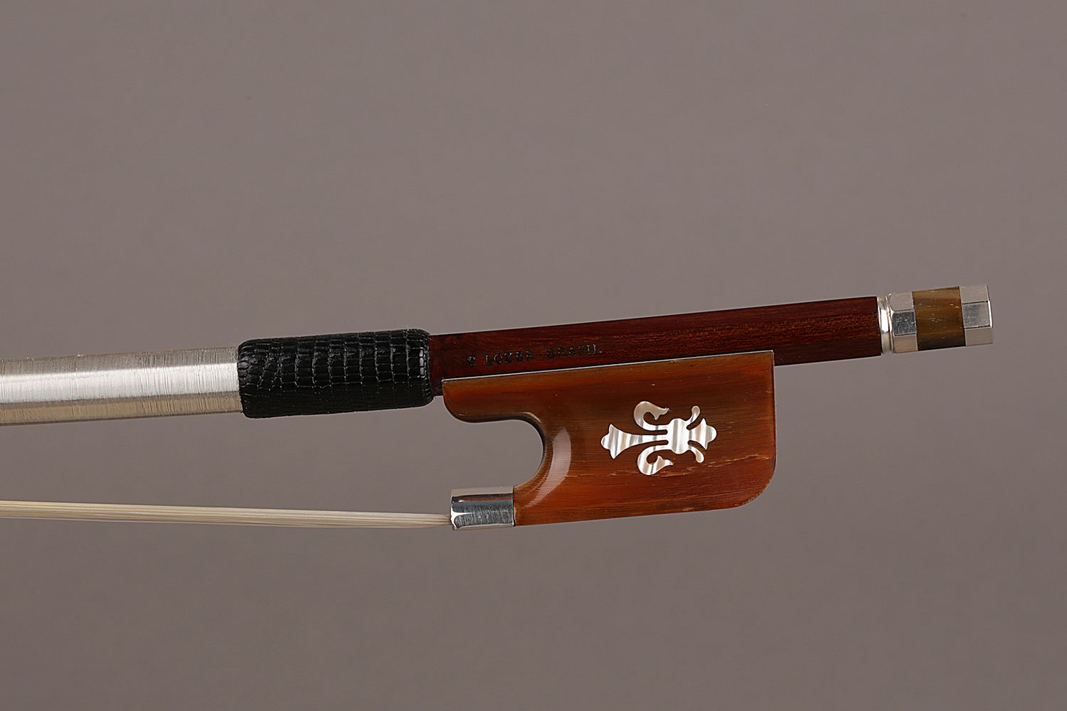 Arcos Brasil Silver-mounted Ipê Cello Bow “Fluer-de-lys” frog