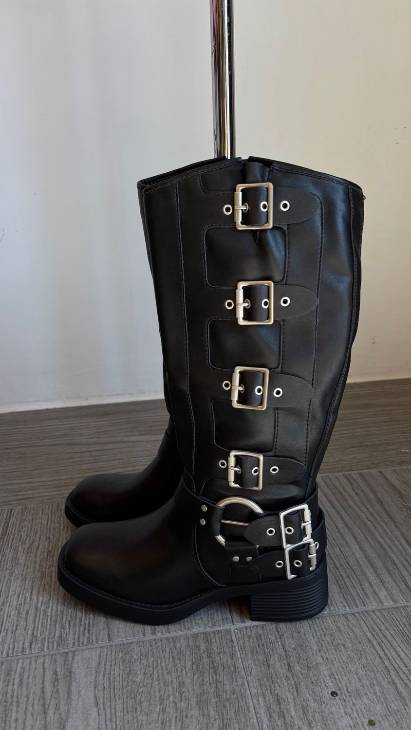 Stivale modello MIUMIU