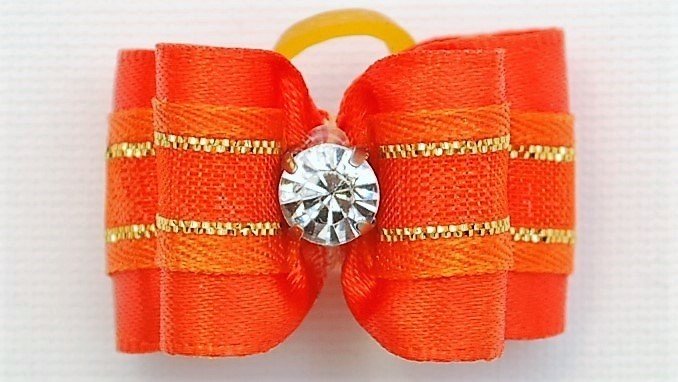 Bow with thin gold band