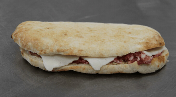Crostino Arabo Salsiccia Fresca e Mozzarella
