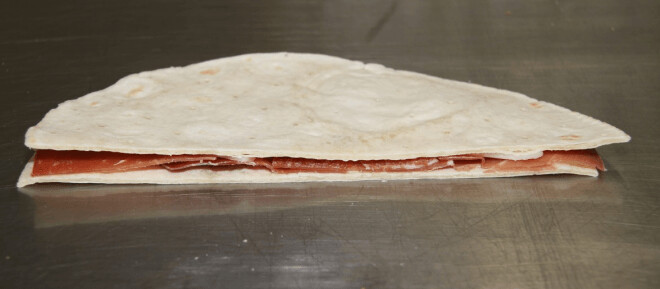 Piadina Casareccia prosciutto crudo e mozzarella