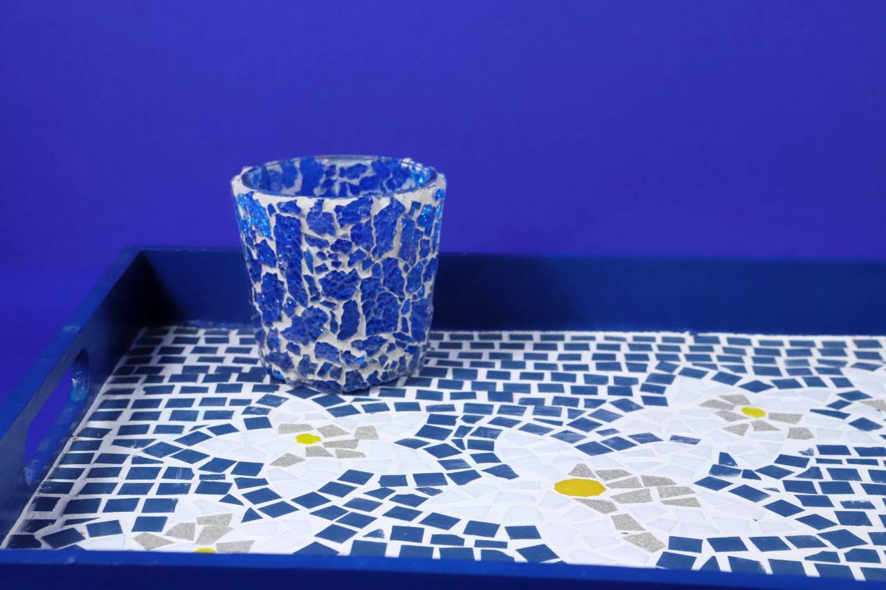 Blaues Serviertablett