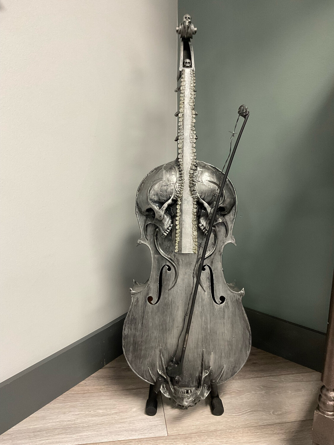 Deil's Cello