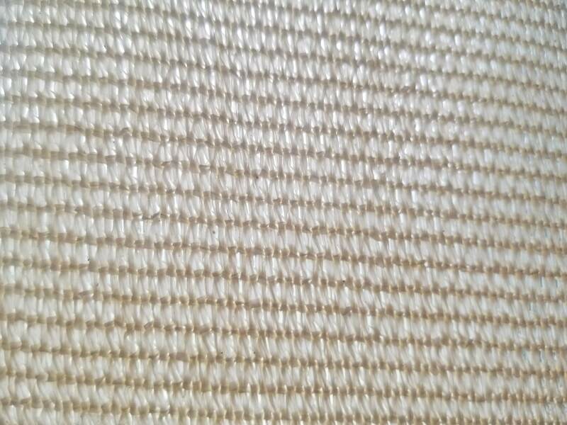 Malla Sombra Crema 90% | Cobertura Agrícola y Decorativa