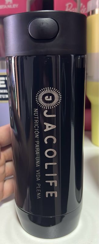 Botella con grabado personalizado en láser
