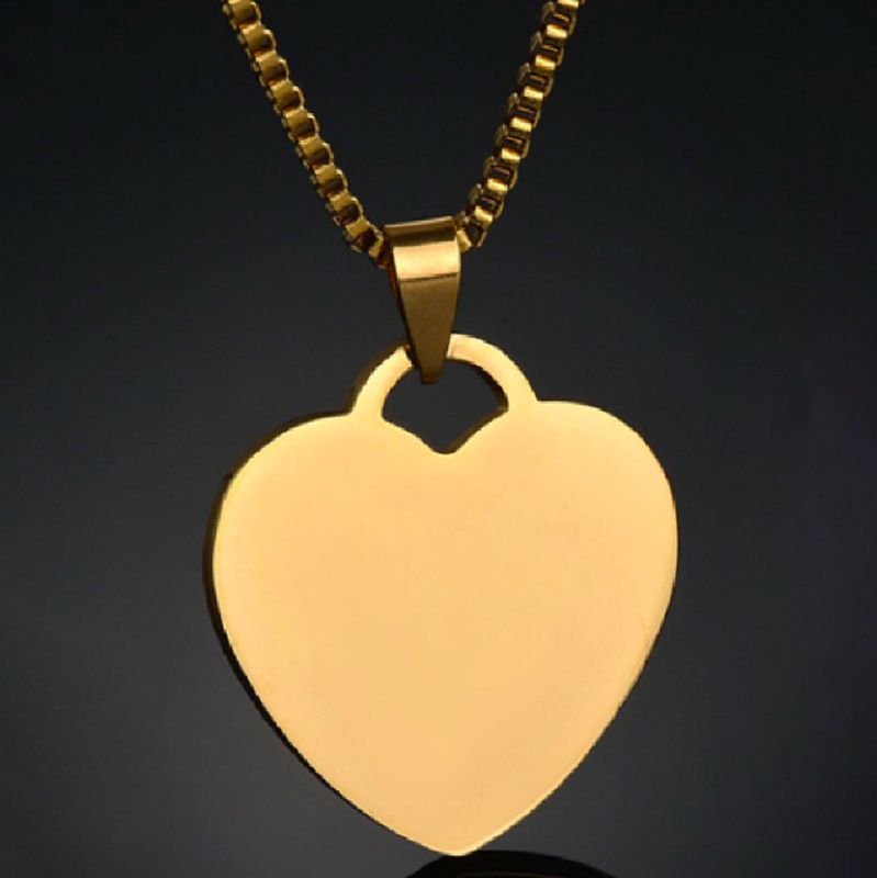 Collar con dije corazón dorado de acero inoxidable