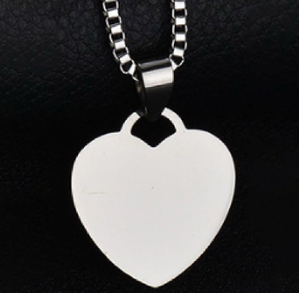 Collar con dije corazón plata de acero inoxidable