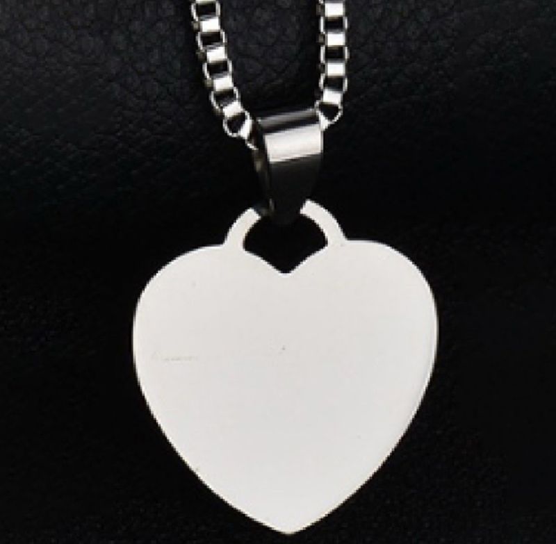 Collar con dije corazón plata de acero inoxidable