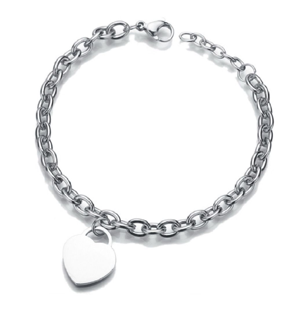 Pulsera con dije corazón plata de acero inoxidable