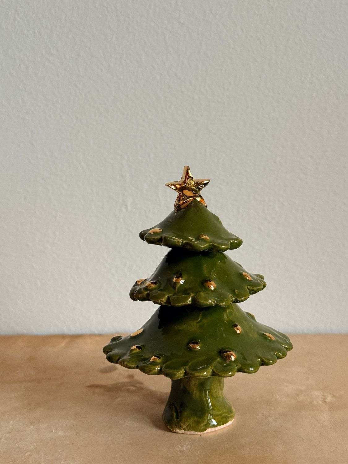 kerstboompje met gouden stippen kerstboompje met gouden stippen