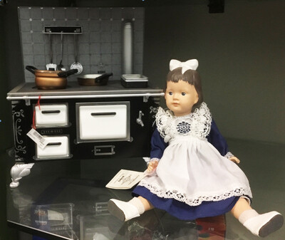 Bambola con cucina BING