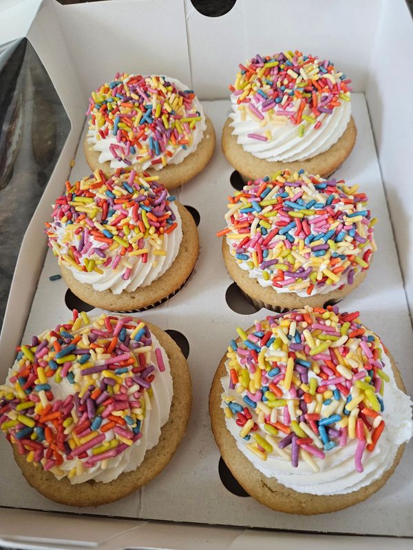 Mini Cupcakes- Dominique Mini Cupcakes- Dominique