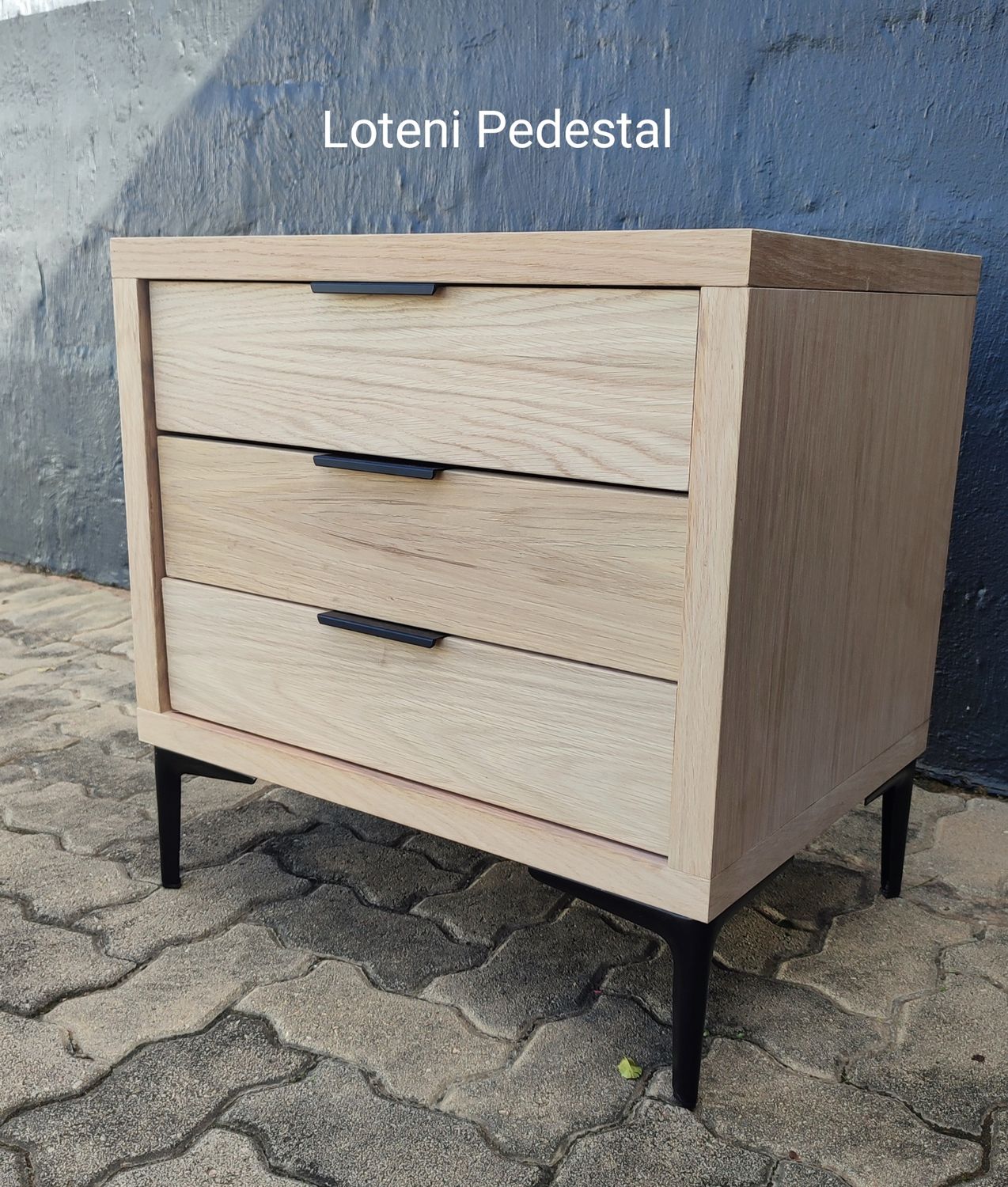 Loteni Pedestal