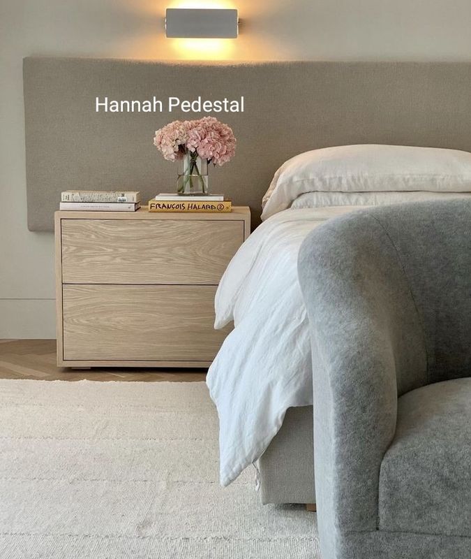 Hannah Pedestal