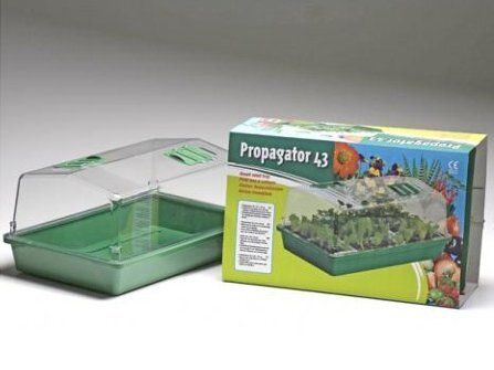 Miniserra ventilata in plastica rigida 38x24x18 cm per germinazione Miniserra ventilata HGA Garden in plastica rigida 38x24x18 cm con feritoie per germinazione piantine