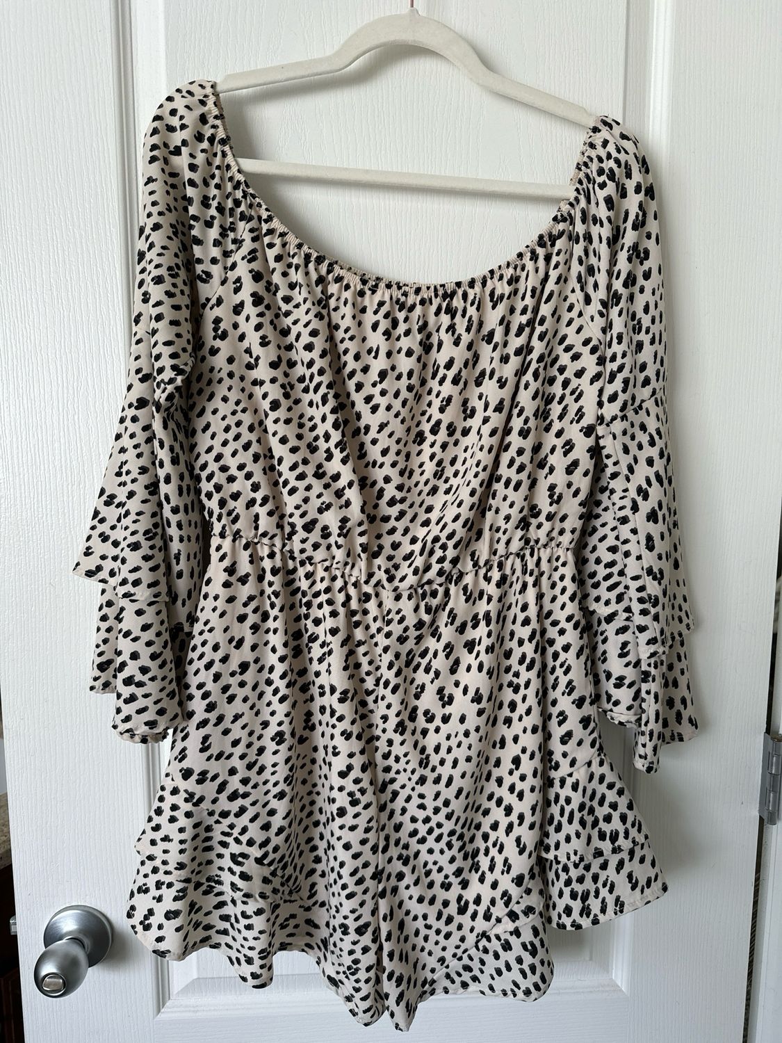 Boutique Off/OnShoulder Romper — Large
