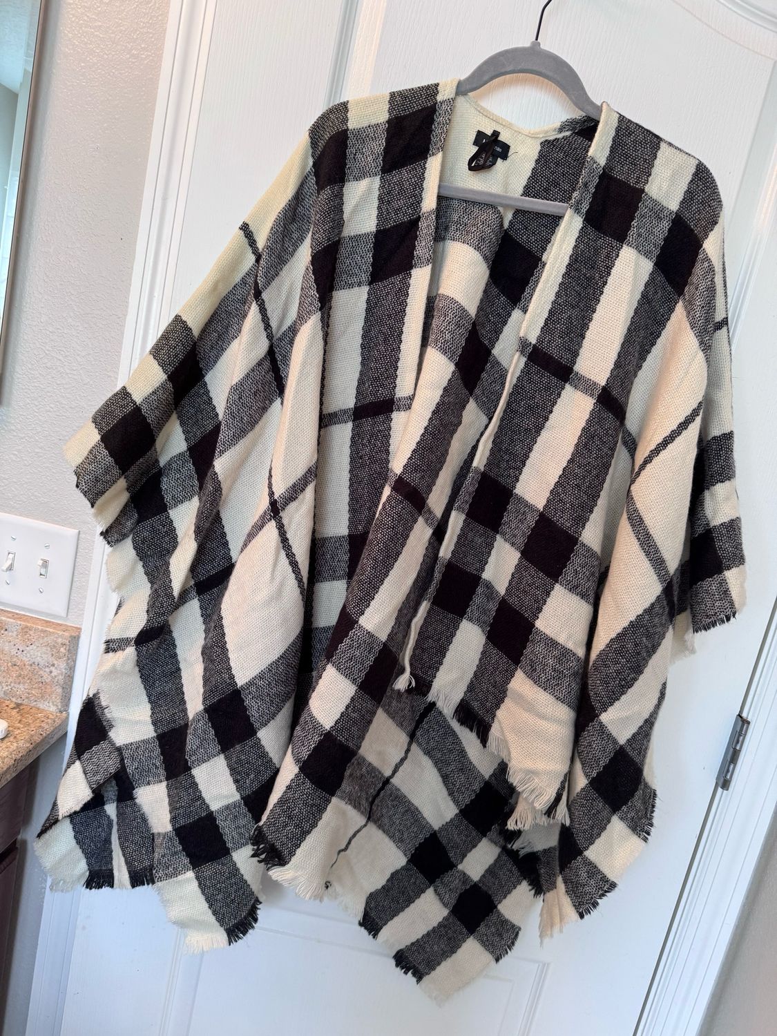 OSFM SHAWL black and white plaid