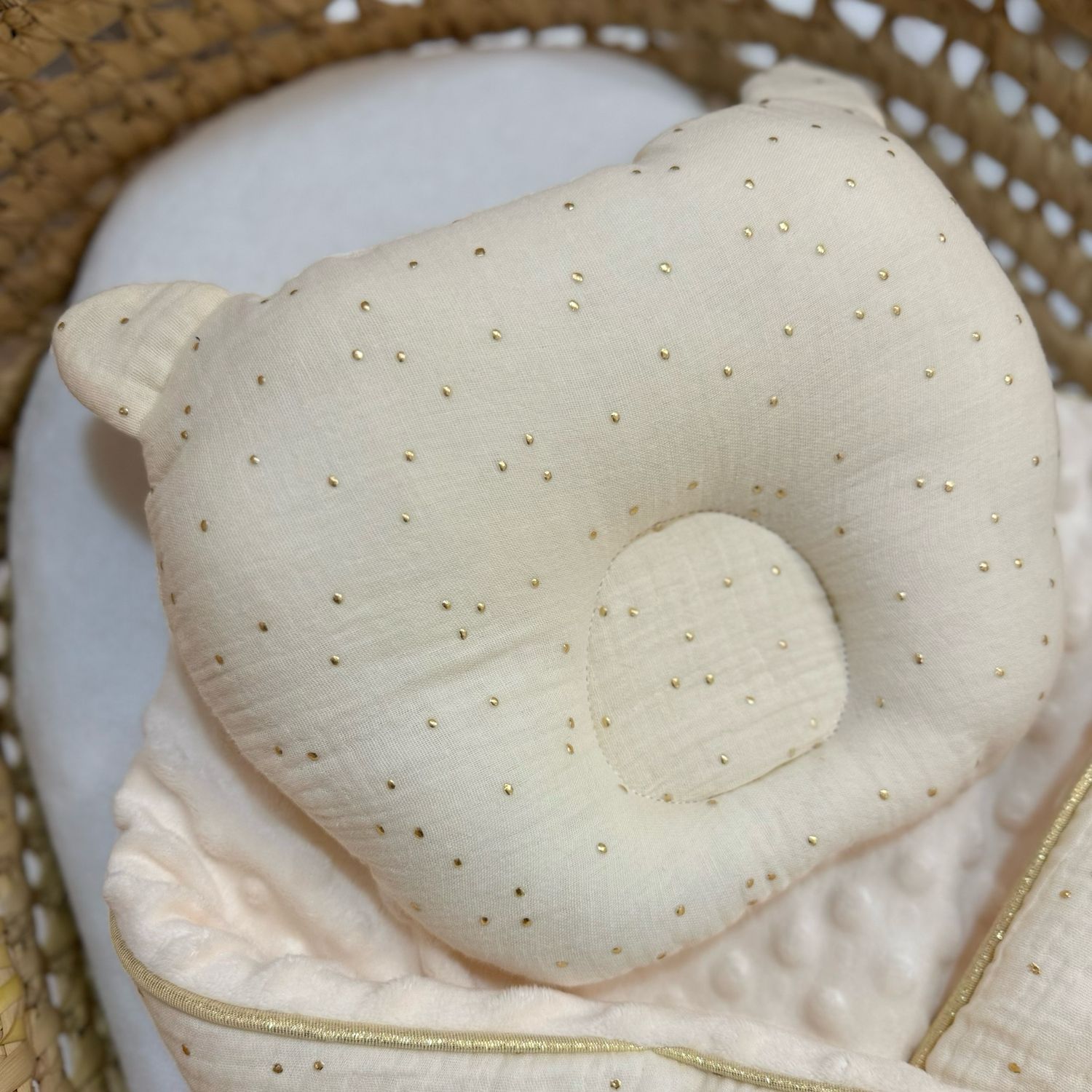 Coussin ourson gaze de coton ecru or