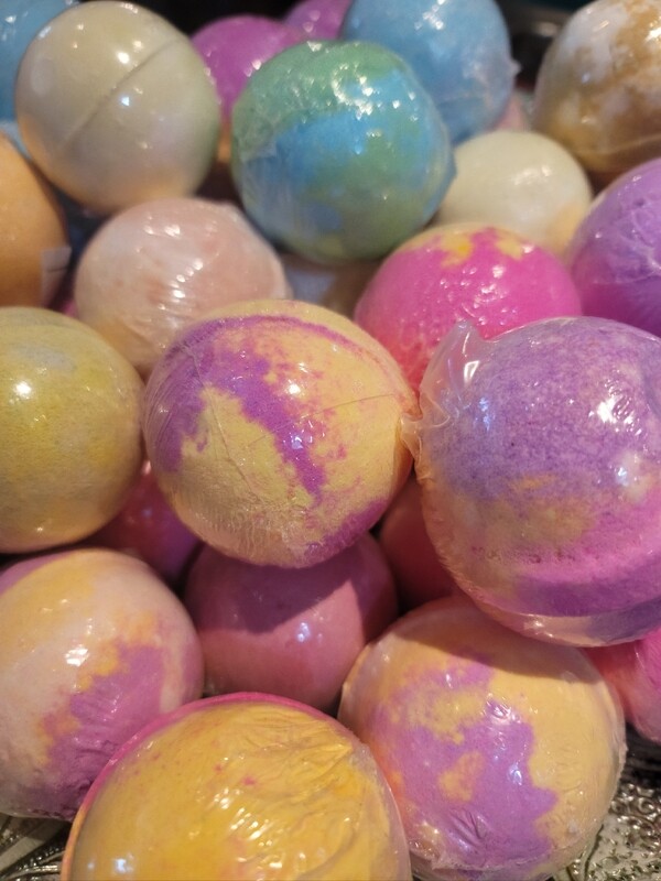  Fizzy Bath Bombs