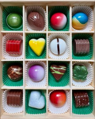 16 Piece Assorted Mothers Day Box - Option 2