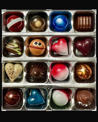 16 Piece Silver Christmas Box