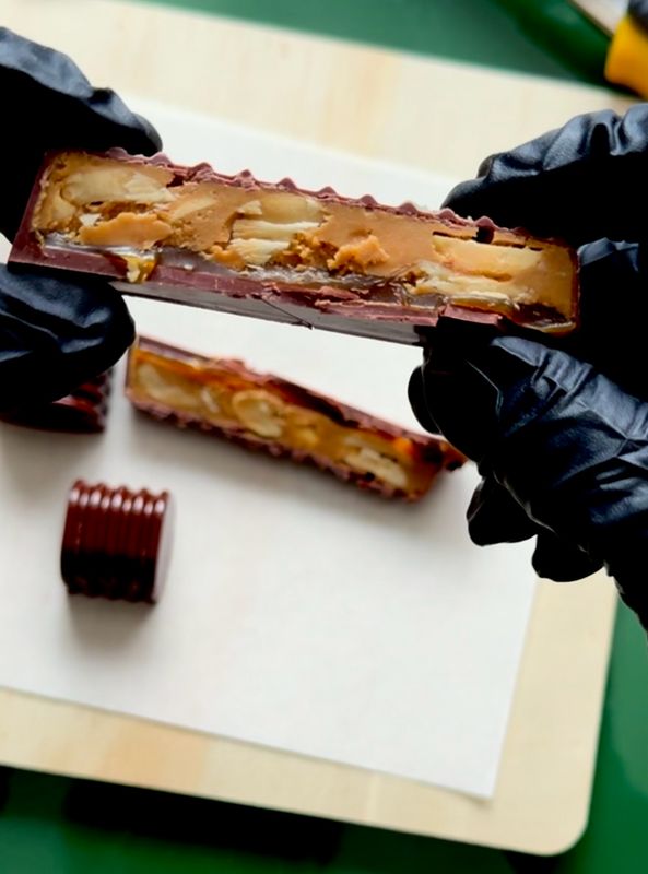 Peanut Caramel Bars (milk chocolate)