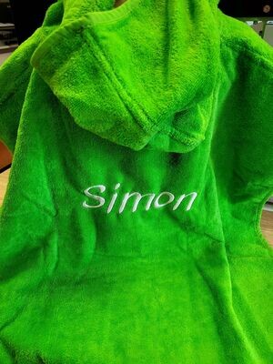 Poncho bébé - avec un prénom brodé au coeur et au dos