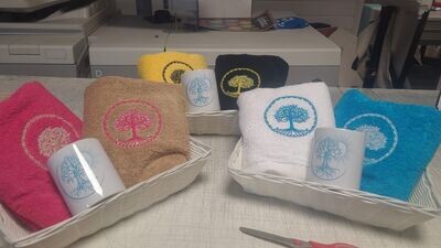 lot 2 Serviettes de toilette 50 x 100 cm - "Broderie Arbre de vie" + mug