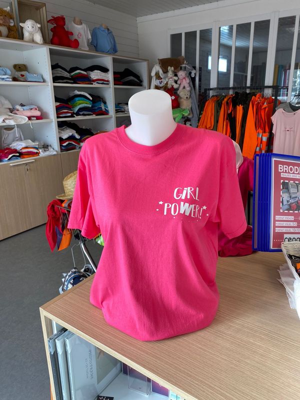 T-shirt Femme - Girl power - modèle unique T-shirt Femme - Girl power - modèle unique