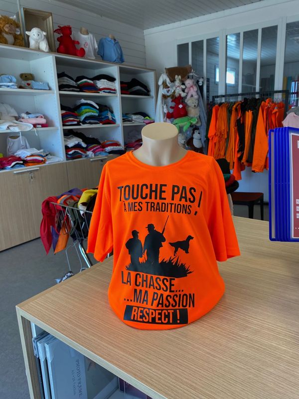 T-shirt homme - Touche pas à mes traditions - modèle unique T-shirt homme - Touche pas à mes traditions - modèle unique
