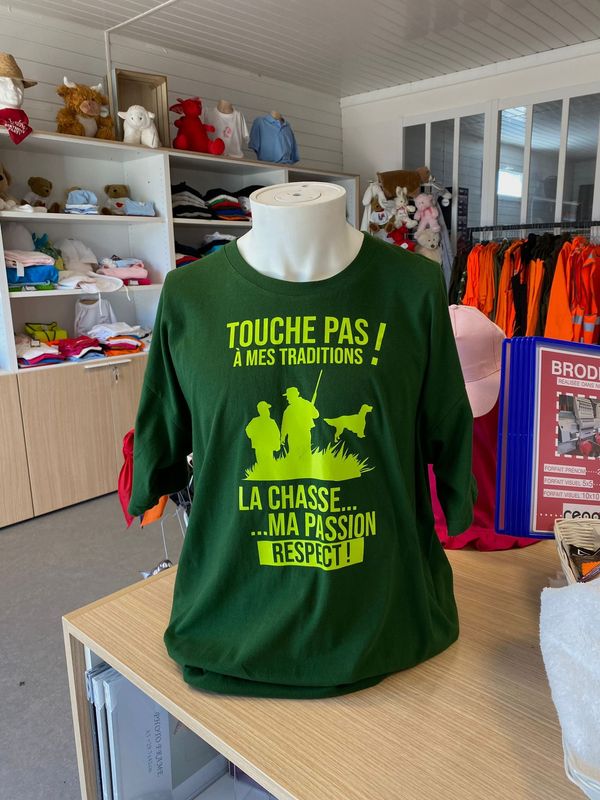 T-shirt homme - Touche pas à mes traditions - modèle unique T-shirt homme - Touche pas à mes traditions - modèle unique