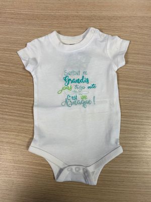 Body bébé - Ne grandis pas trop vite - modèle unique Body bébé - Ne grandis pas trop vite - modèle unique