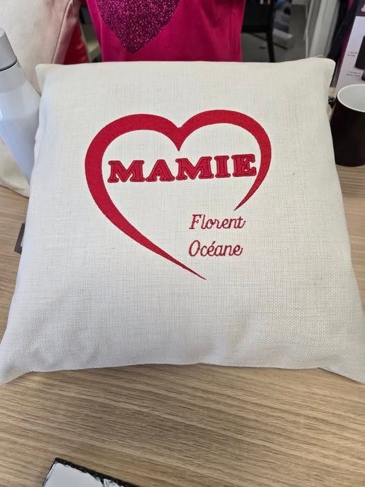 Coussin  brodé spécial Fêtes des grands-mères