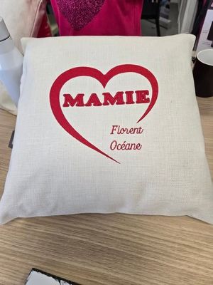 Coussin  brodé spécial Fêtes des grands-mères