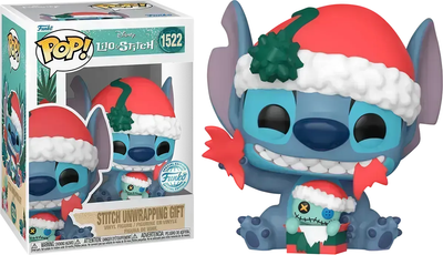 Stitch unwrapping gift - Disney
