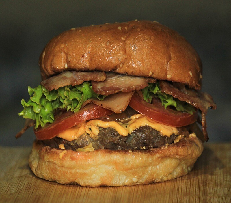 Bacon Burger - Combo de Hamburguesa con papas y soda